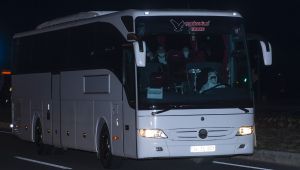 Yunanistan'da karantinaya alınan El. Venizelos gemisinin Türk yolcuları Türkiye'ye getirildi