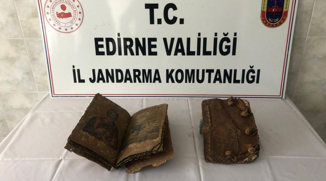 500 yıllık olduğu değerlendirilen 2 el yazması İncil ele geçirildi