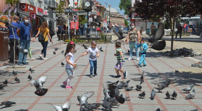 Çocuklar 2 ay sonra sokaklarda
