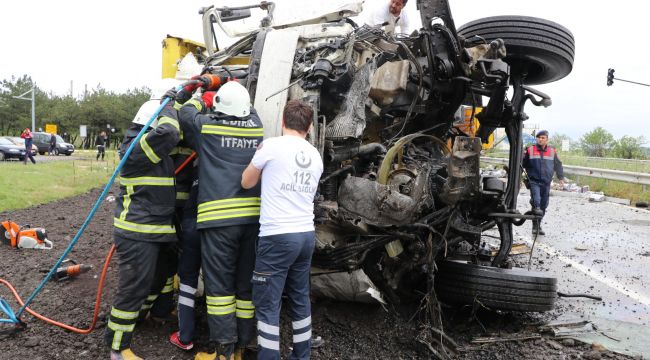 Edirne'de hafriyat kamyonu ile tır çarpıştı: 1 ölü