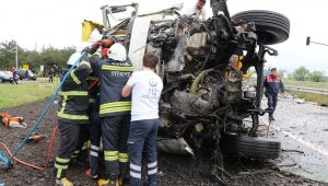 Edirne'de hafriyat kamyonu ile tır çarpıştı: 1 ölü