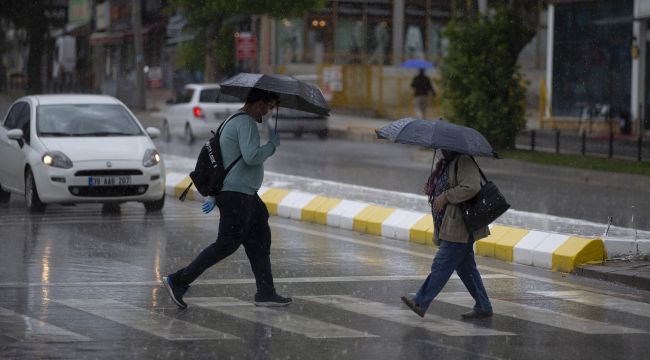 Edirne'de sağanak, bazı köylerde ise dolu etkili oldu