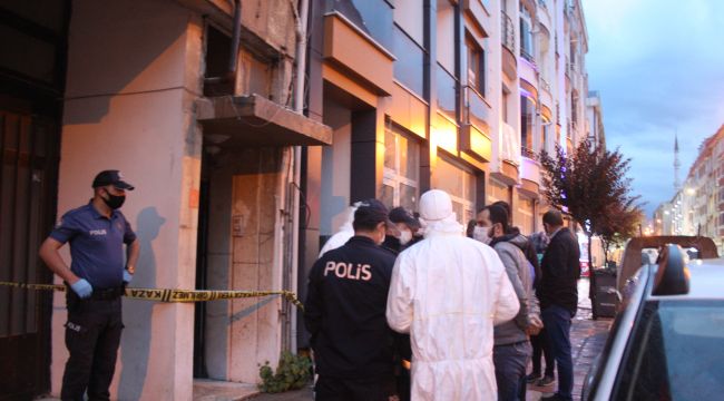 Evinde ölü bulundu