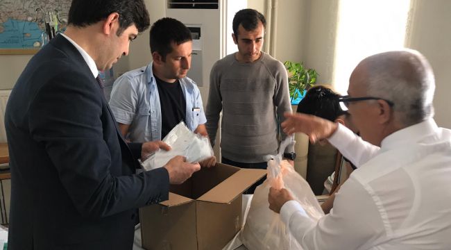 Köylerde maske dağıtımı devam ediyor