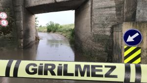 Kuvvetli sağanak su birikintilerine neden oldu