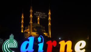 Selimiye Camisi’ne “Sağlık En Büyük Varlık” yazılı mahya asıldı