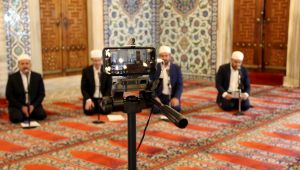 Selimiye'deki Kadir Gecesi programı sosyal medyadan canlı yayınlandı