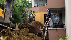  Tekirdağ'da toprak altında kalan 2 işçi kurtarıldı