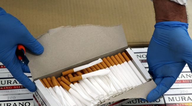 Türkiye'ye giriş yapan bir tırda milyonlarca makaron ve sigara filtresi ele geçirildi