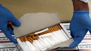 Türkiye'ye giriş yapan bir tırda milyonlarca makaron ve sigara filtresi ele geçirildi