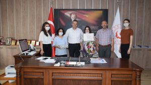 Özlem, başarısını okul birinciliği ile taçlandırdı