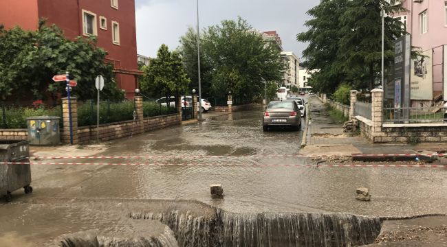 Sağanak nedeniyle yol çöktü
