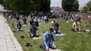 Selimiye'de salgın sürecinde cuma namazı ikinci kez kılındı