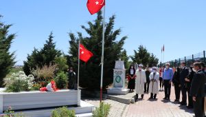 Vali Canalp’ten şehitliğe ziyaret