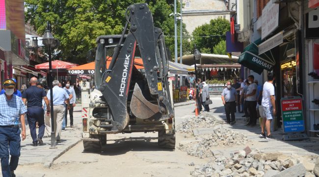 ‘Çarşıdaki altyapı çalışmaları gece yapılmalı’