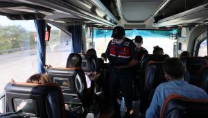 Karantinayı deldi, otobüste yakalandı