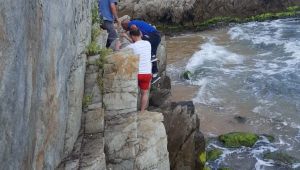 Kayalıklarda mahsur kalan kişi AFAD ekiplerince kurtarıldı