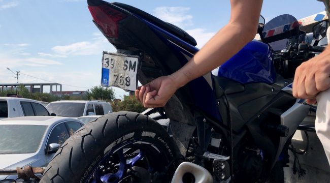 Plakasını gizlemek için özel düzenek bulunan motosikletin sürücüsüne para cezası