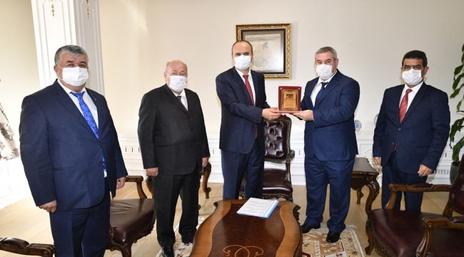 Canalp’ten yılın ahisi Döşlüoğlu'na plaket