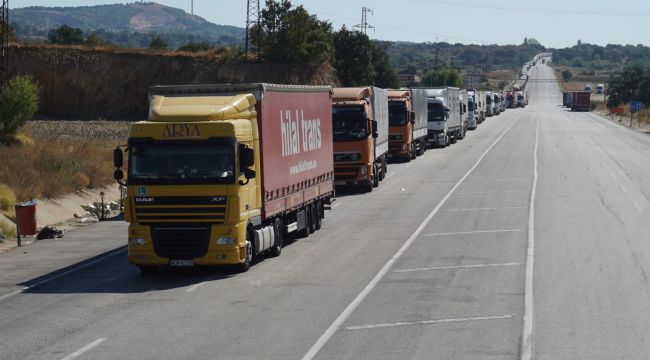Hamzabeyli’de 15 kilometre tır kuyruğu
