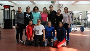 Kadın güreşçilerin gözü olimpiyatlarda