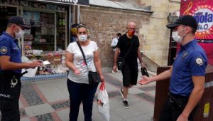 Polisi görünce yolunu değiştiren maskesiz kadına tutanak