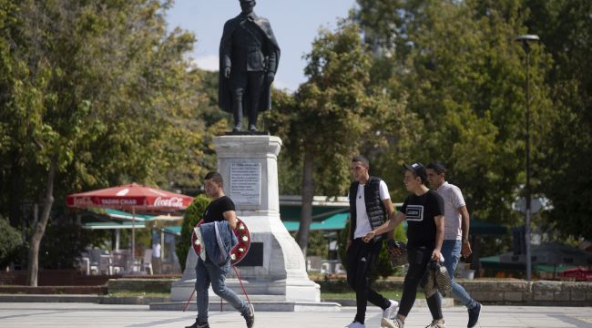 Zorunluluğa rağmen maske takmamakta direniyorlar