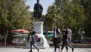 Zorunluluğa rağmen maske takmamakta direniyorlar