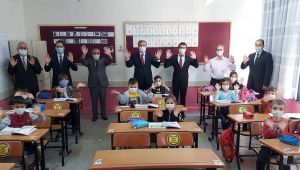Arpacı, Uzunköprü’de okulları gezdi