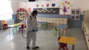 Belediye okulları dezenfekte etti