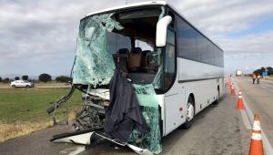 Bulgar otobüsü kamyonetle çarpıştı: 4 yaralı