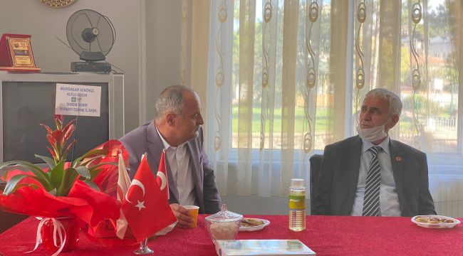 Demir, muhtarlar gününü kutladı