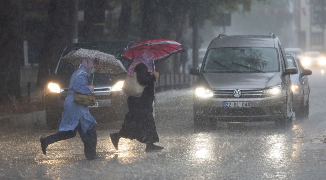 Edirne'de kuvvetli sağanak ve şiddetli rüzgar etkili oldu