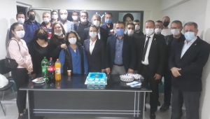 İYİ Partiden 3. yaş pastası