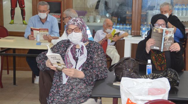 ‘Kıraathaneler, kitap okuma evleridir’