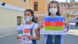 Öğrencilerden Azerbaycan’a resimli destek