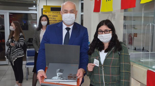 PTT’de 180’nci müşteriye pul kataloğu