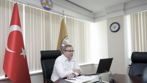 Yeni öğrencilere ilk ders Rektör Tabakoğlu’ndan