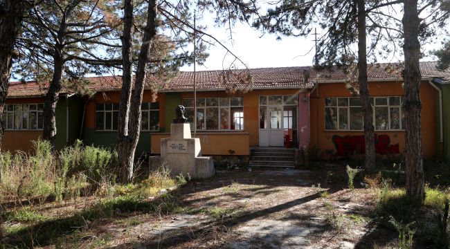 Atıl durumdaki yatılı okulda