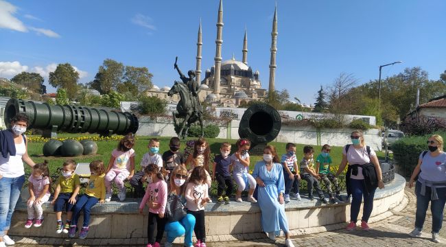 Bulgaristan'dan gelen öğrenciler kültürel yerlere ziyaret