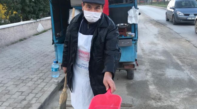 Çevreci esnaf izmaritleri topluyor