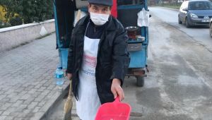 Çevreci esnaf izmaritleri topluyor