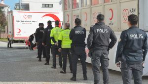 Kan bağışlamak için sıraya girdiler