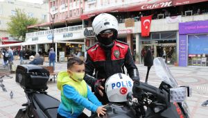 Maske denetimine gelen Yunuslar çocukları da kırmadı