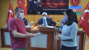 Mecliste Esen’e doğum günü pastası