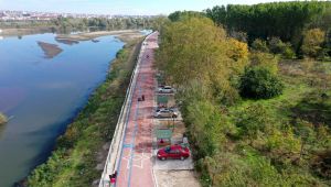 Sosyal mesafe arayan Meriç nehri kıyısına koşuyor