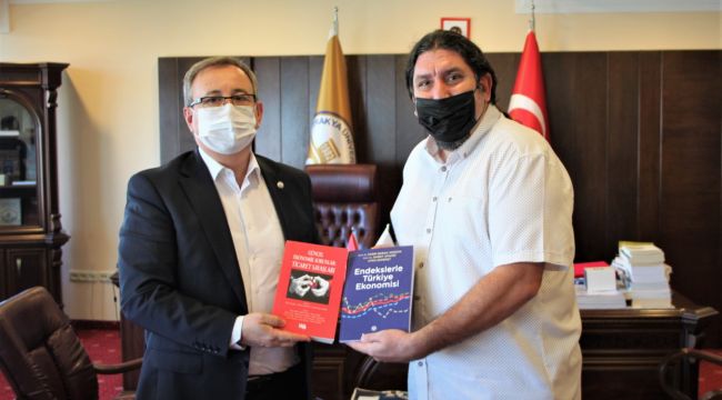 TÜ’den Türkiye ve dünya ekonomisine iki önemli kitap