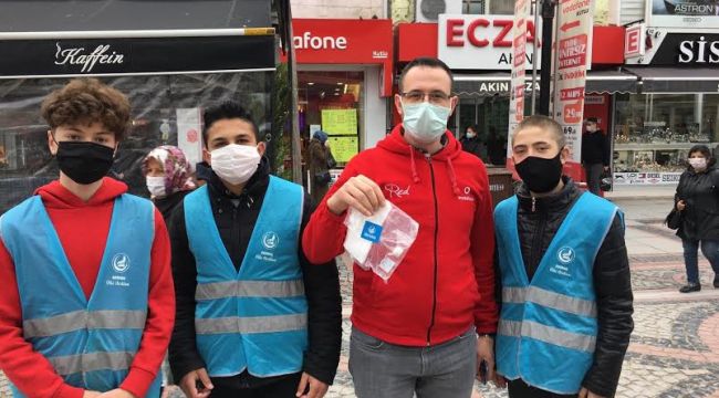 Ülkü ocaklarından maske ve dezenfektan