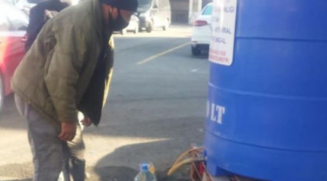 Vatandaşlara günde 2 bin litre dezenfektan dağıtılıyor
