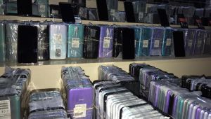 Yabancı plakalı araçta çok sayıda cep telefonu yakalandı